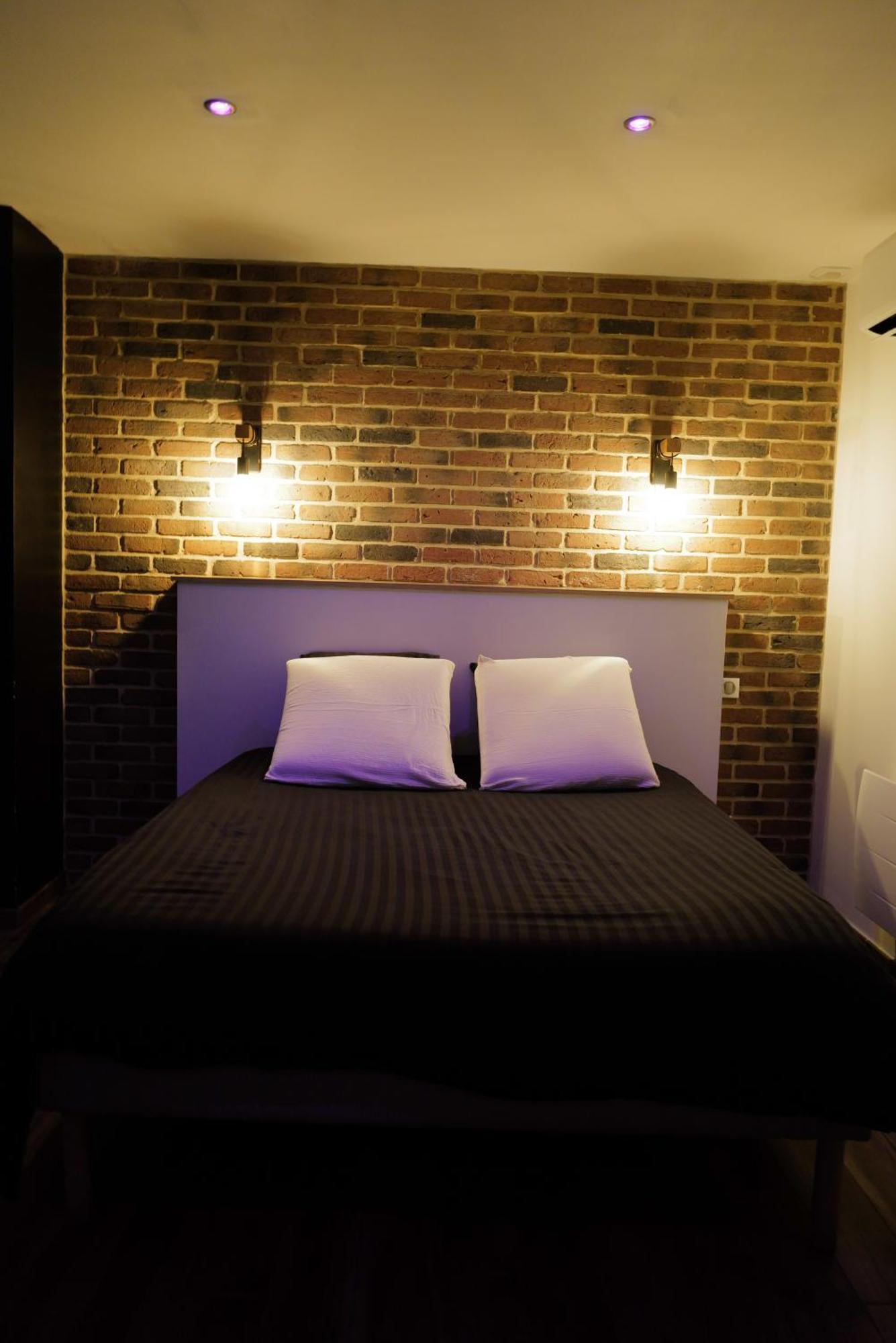 Chambre Romantique Avec Spa Privatif Ferriere-la-Grande Bagian luar foto
