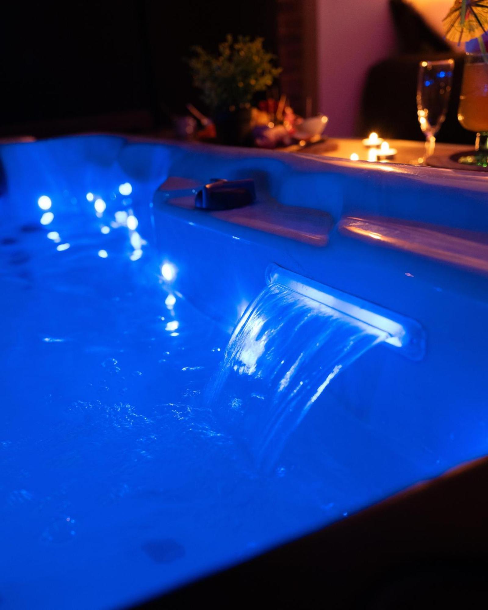 Chambre Romantique Avec Spa Privatif Ferriere-la-Grande Bagian luar foto