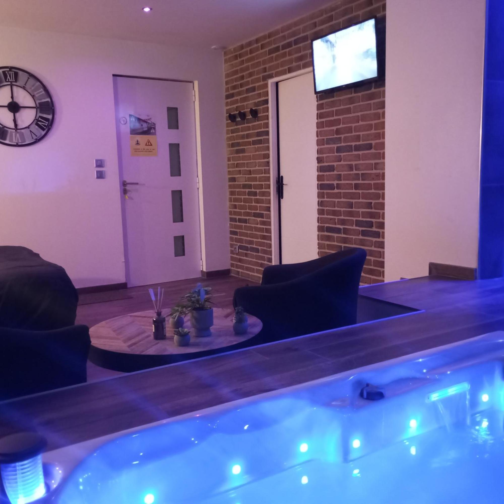 Chambre Romantique Avec Spa Privatif Ferriere-la-Grande Bagian luar foto