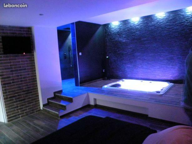 Chambre Romantique Avec Spa Privatif Ferriere-la-Grande Bagian luar foto